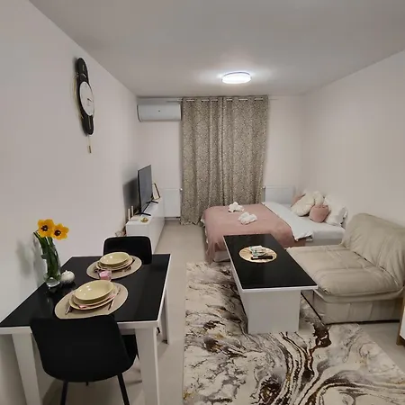 Apartman Bulevar1 Sa Garazom דירה