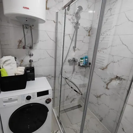 Bulevar1 Sa Garaznim Mjestom Daire *