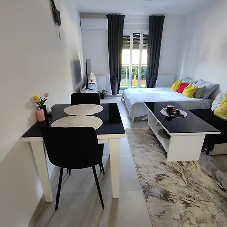 Apartman Bulevar1 Sa Garazom דירה