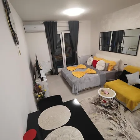 דירה Apartman Bulevar1 Sa Garazom *