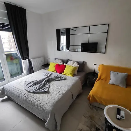 דירה Apartman Bulevar1 Sa Garazom דובוי